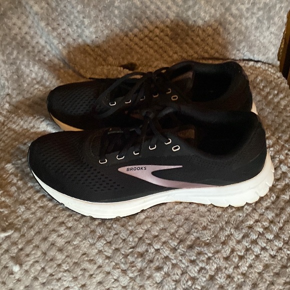 Brooks DNA woman’s athletic shoes - Picture 2 of 5